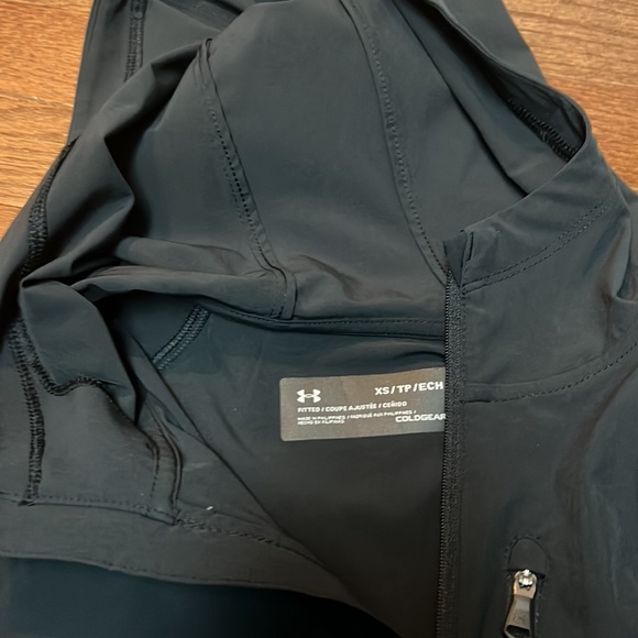 Underarmour outrun the storm jacket- like new condition - Picture 3 of 7